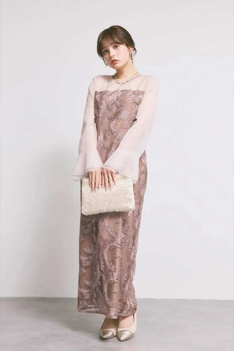 ピンクベージュのリーフレースIラインドレス