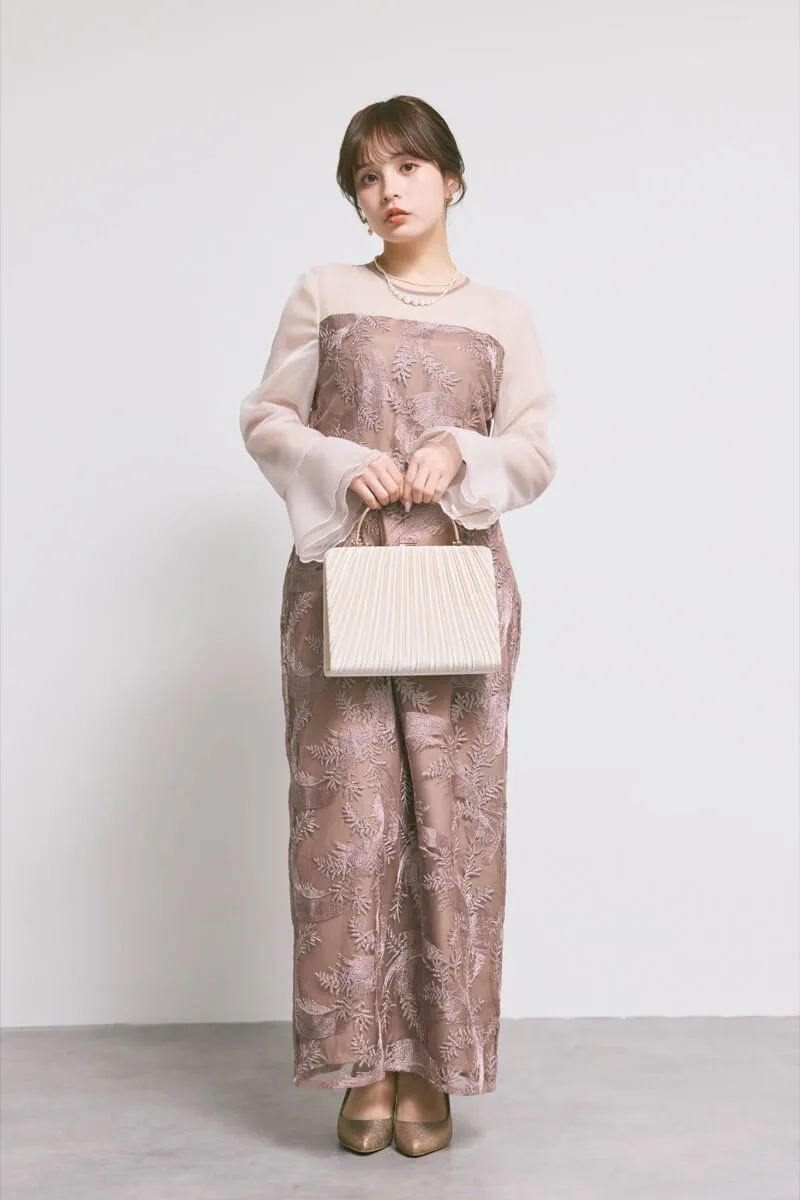 ピンクベージュのリーフレースIラインドレス