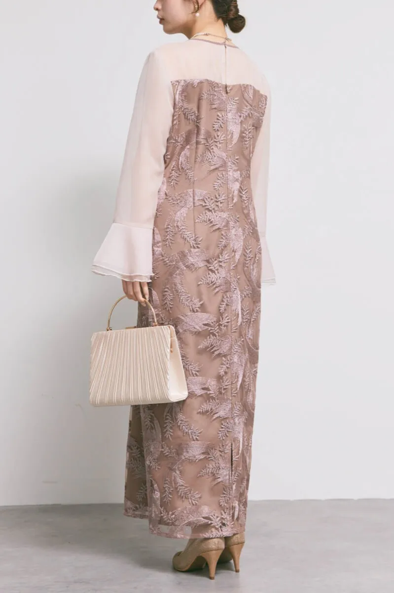 ピンクベージュのリーフレースIラインドレス