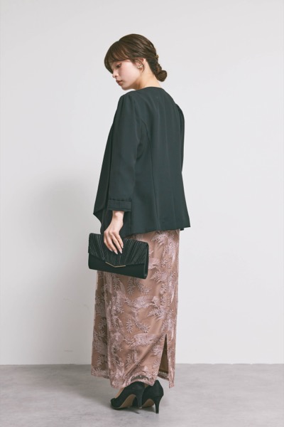 ピンクベージュのリーフレースIラインドレス