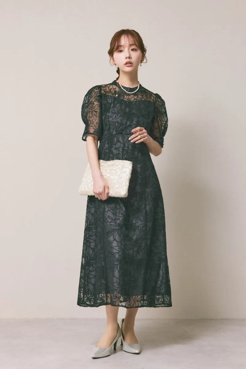 ブラックのフラワーエンブロイダリースタンドネックドレス