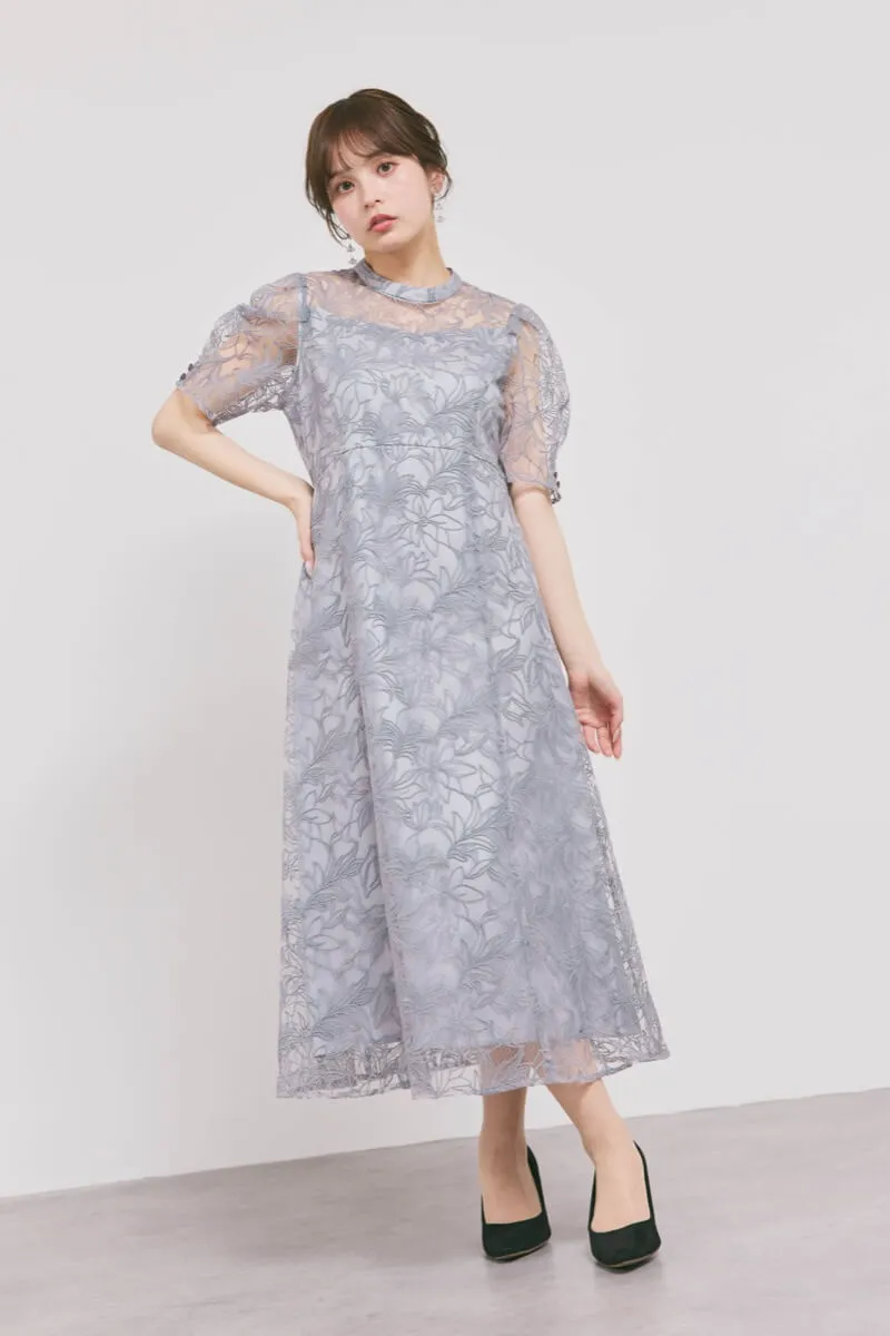 グレーのフラワーエンブロイダリースタンドネックドレス