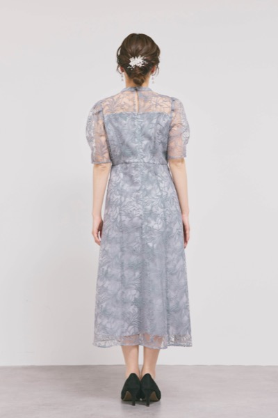 グレーのフラワーエンブロイダリースタンドネックドレス