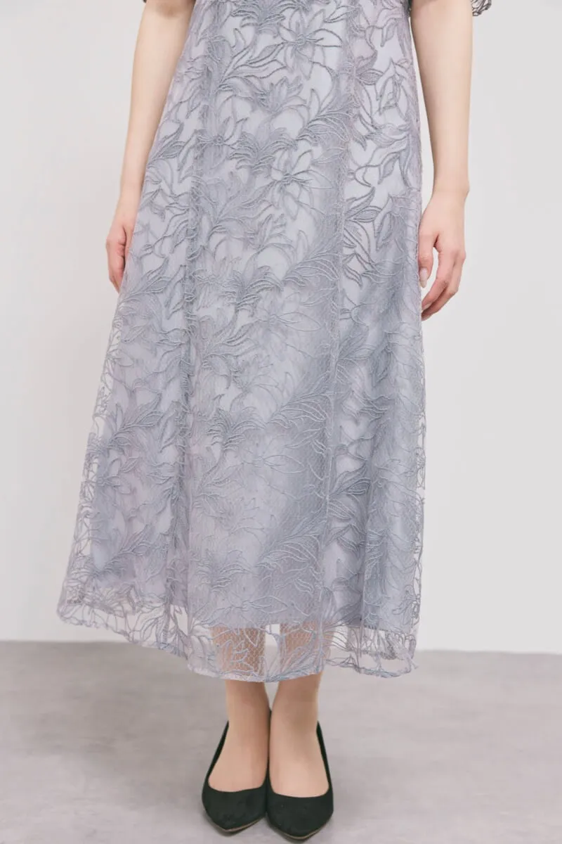 グレーのフラワーエンブロイダリースタンドネックドレス