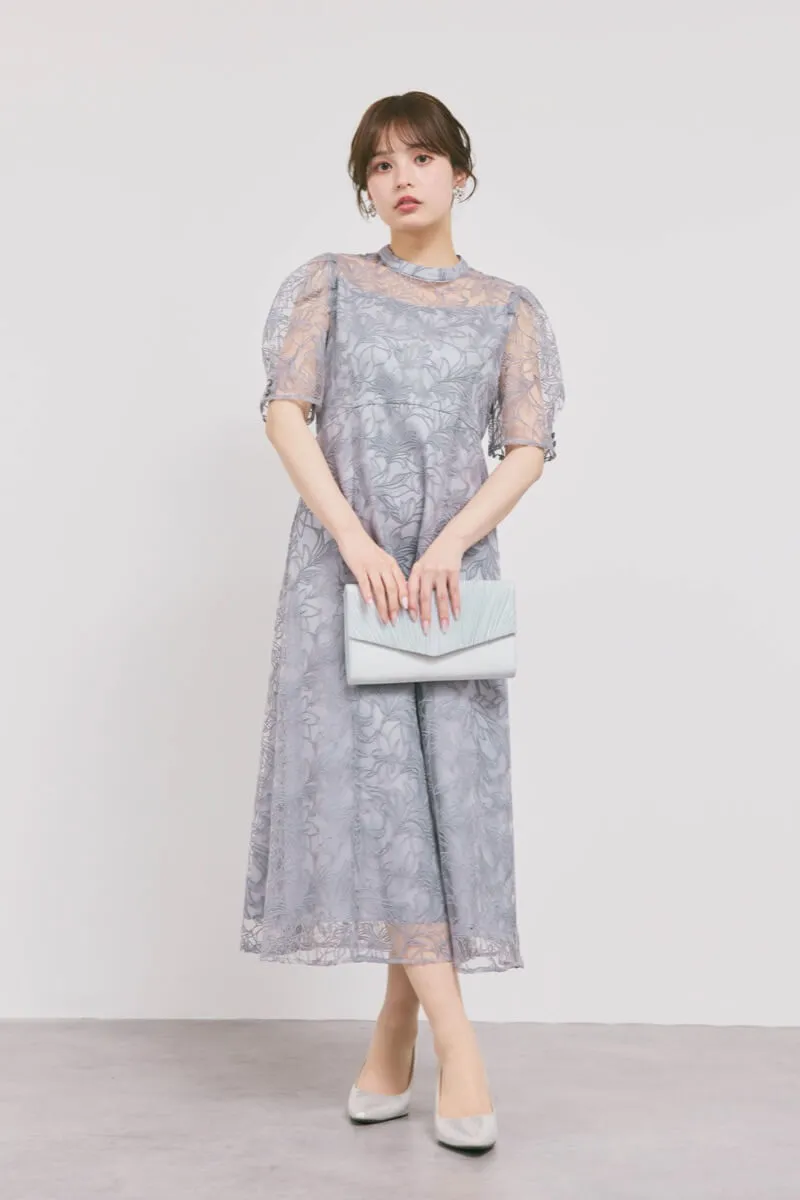 グレーのフラワーエンブロイダリースタンドネックドレス