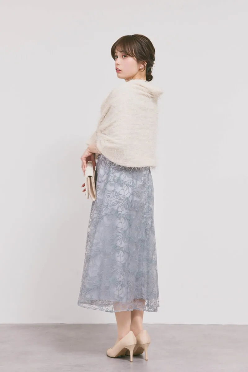 グレーのフラワーエンブロイダリースタンドネックドレス