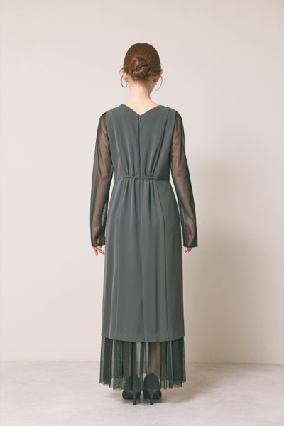 グレーのレースVネックレイヤードドレス