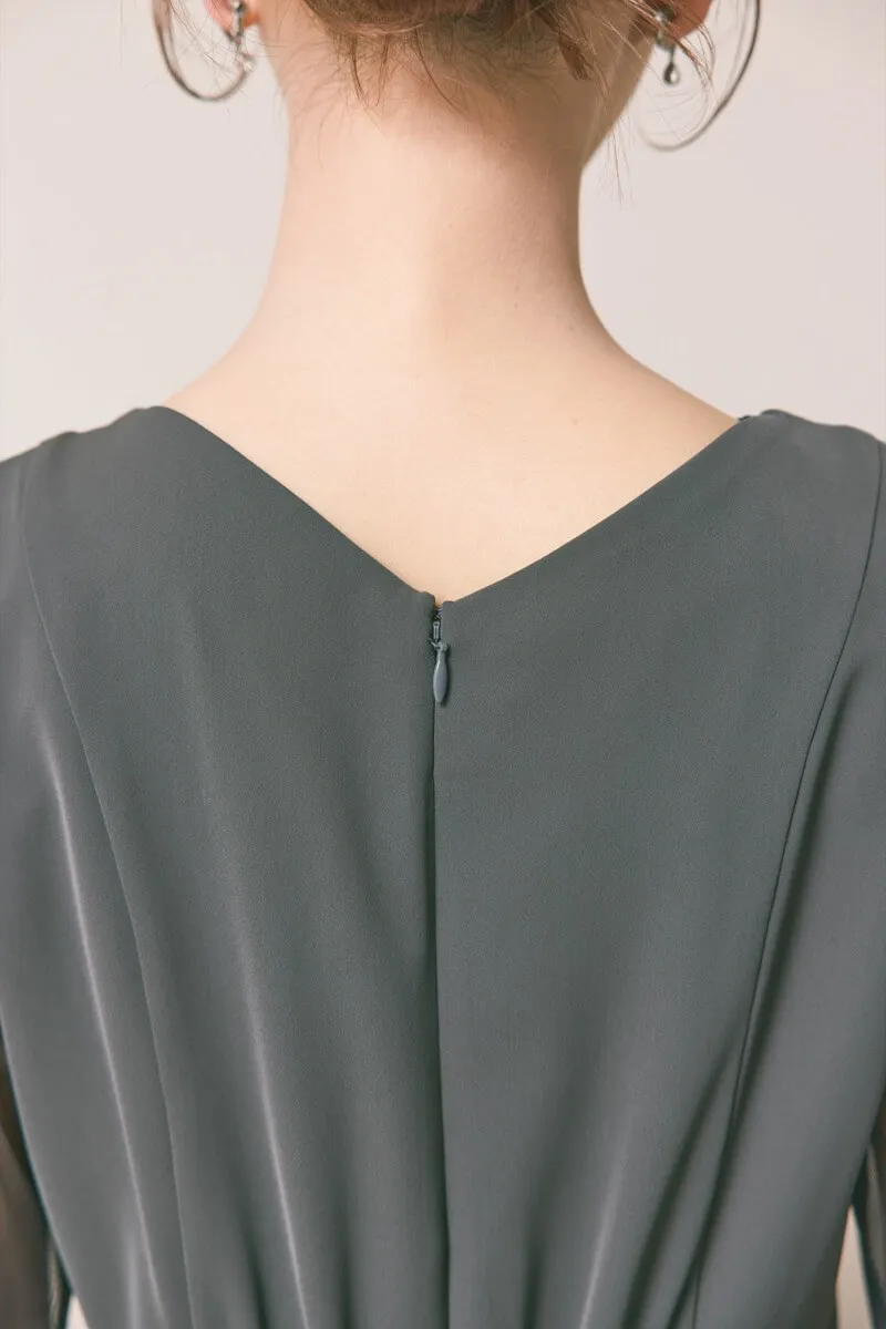 グレーのレースVネックレイヤードドレス