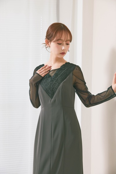 グレーのレースVネックレイヤードドレス