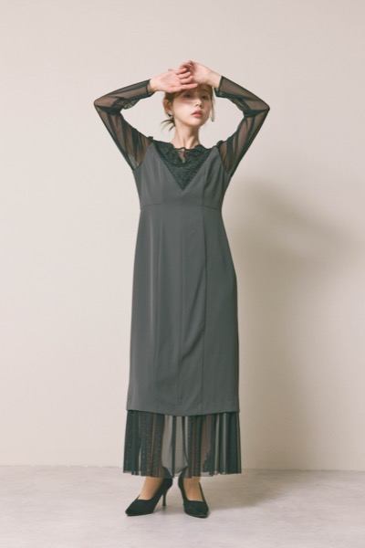 グレーのレースVネックレイヤードドレス