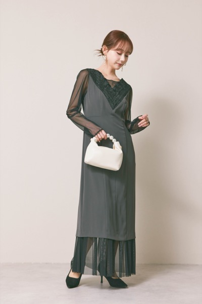 グレーのレースVネックレイヤードドレス