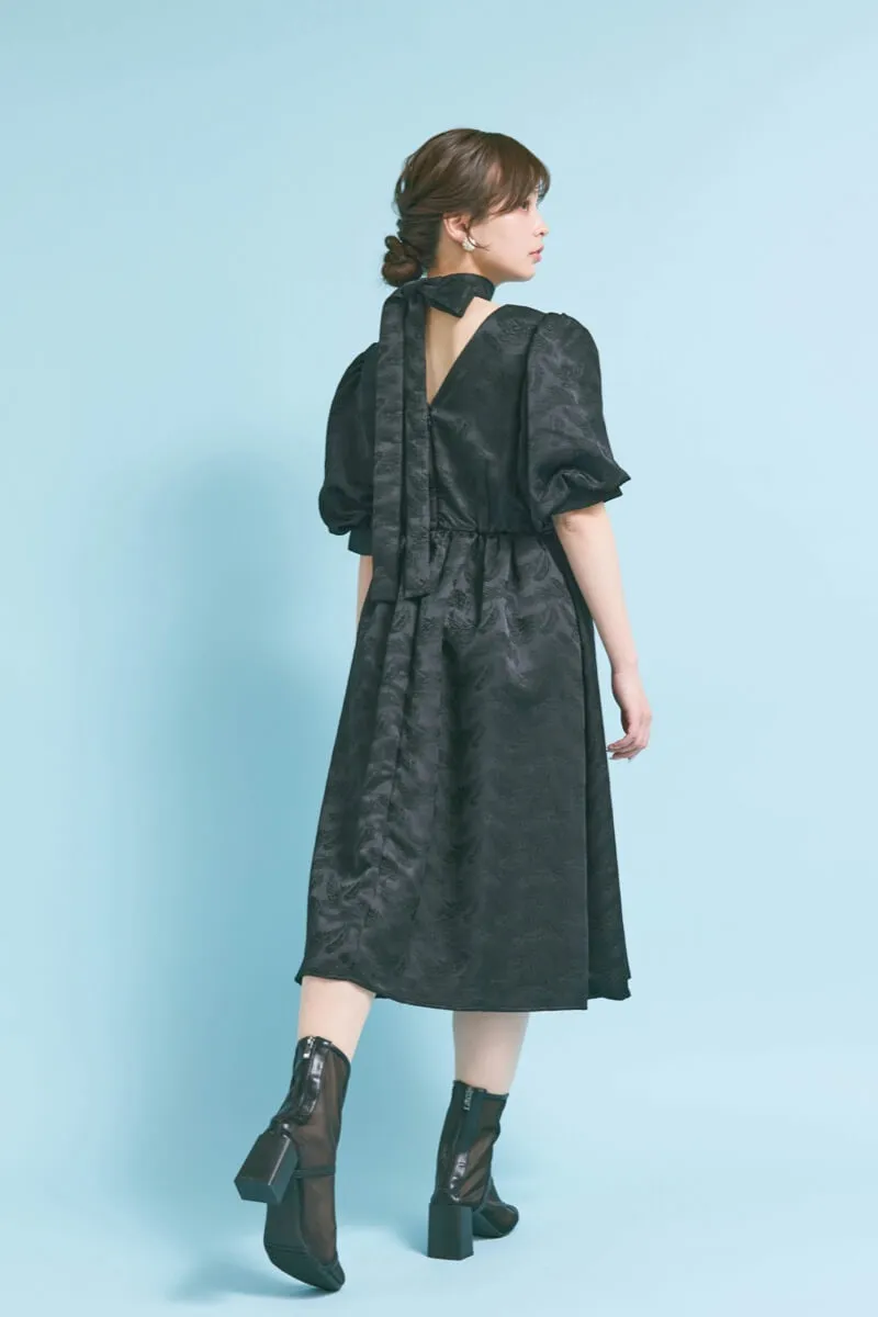 ブラックのジャガードパフスリーブドレス