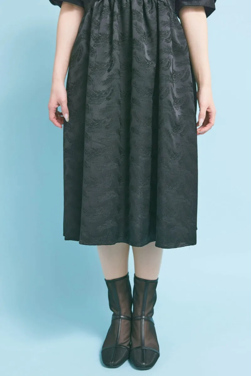 ブラックのジャガードパフスリーブドレス
