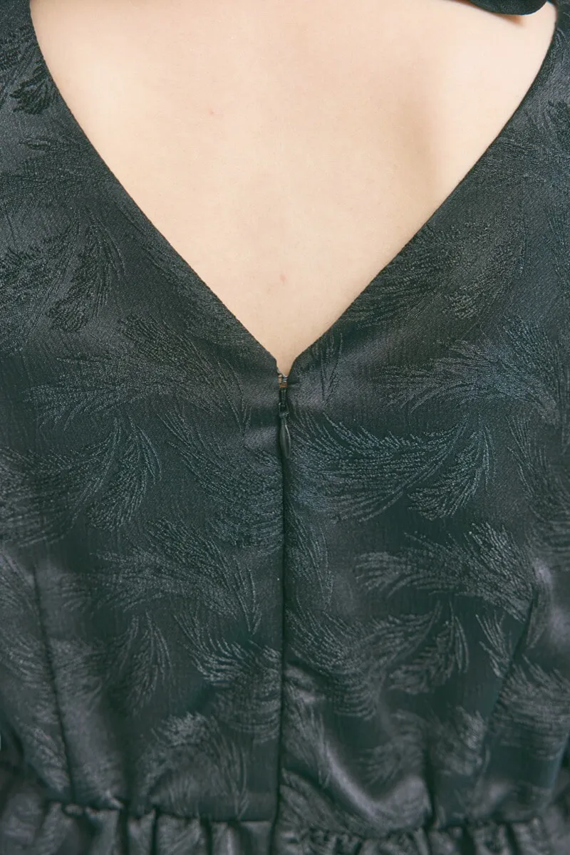 ブラックのジャガードパフスリーブドレス