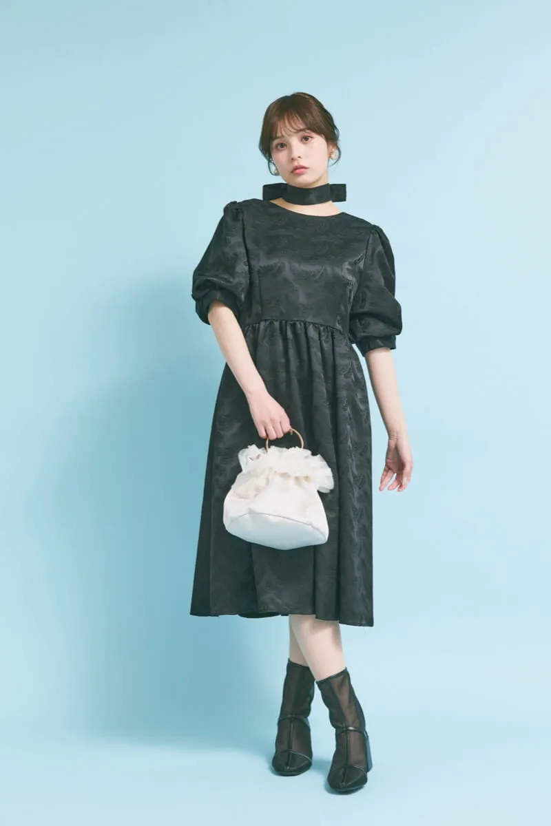 ブラックのジャガードパフスリーブドレス