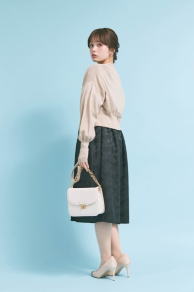 ブラックのジャガードパフスリーブドレス