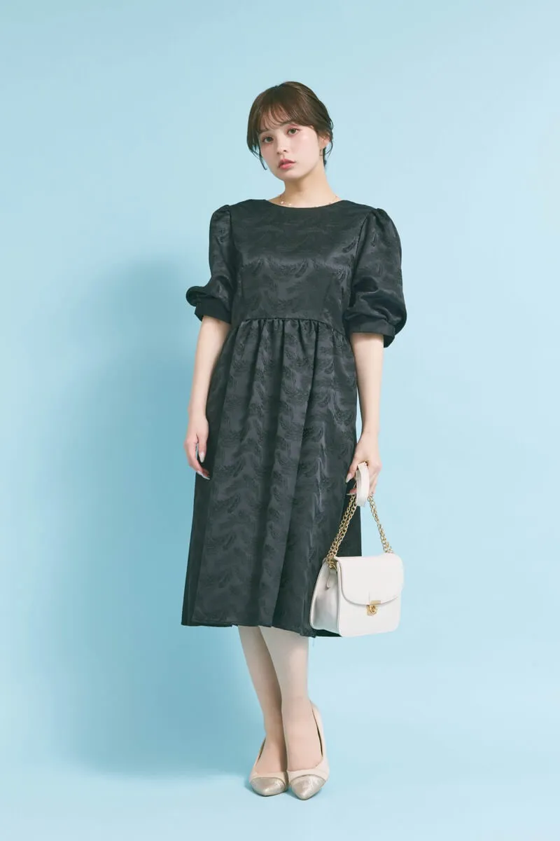 ブラックのジャガードパフスリーブドレス