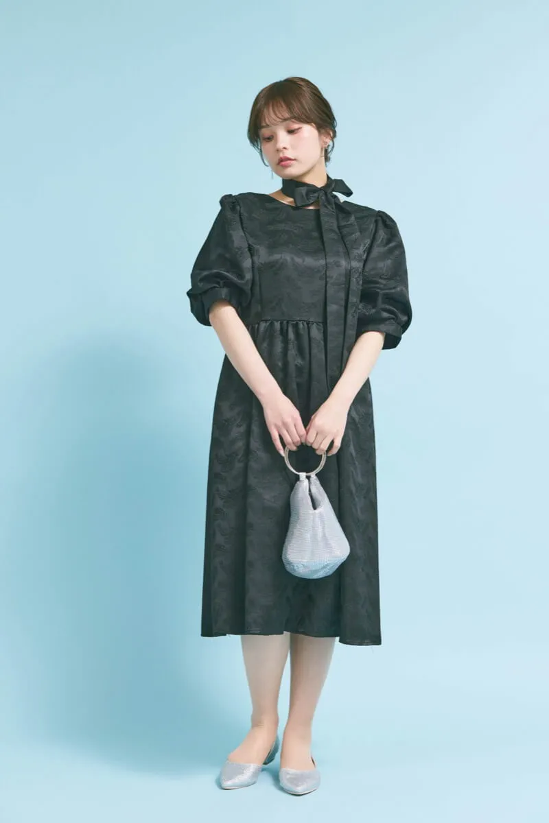 ブラックのジャガードパフスリーブドレス