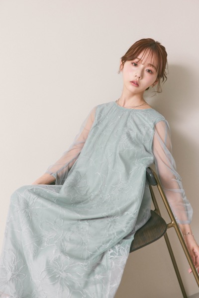 ミントグレーのシアーペタルレイヤードドレス