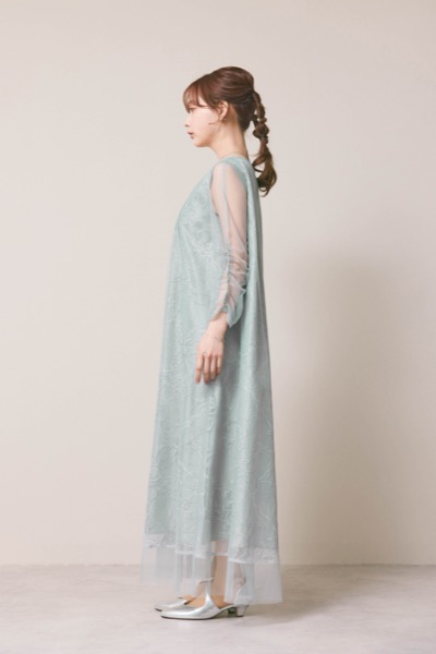ミントグレーのシアーペタルレイヤードドレス
