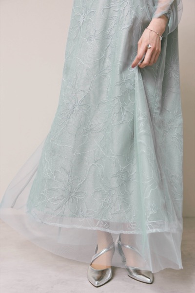 ミントグレーのシアーペタルレイヤードドレス