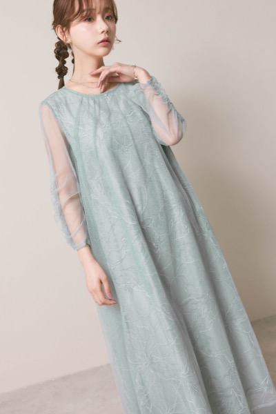 ミントグレーのシアーペタルレイヤードドレス