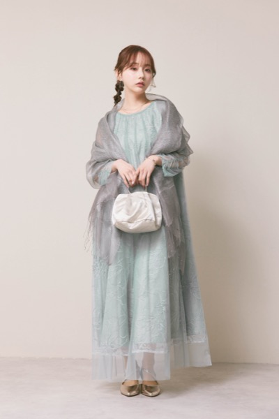 ミントグレーのシアーペタルレイヤードドレス