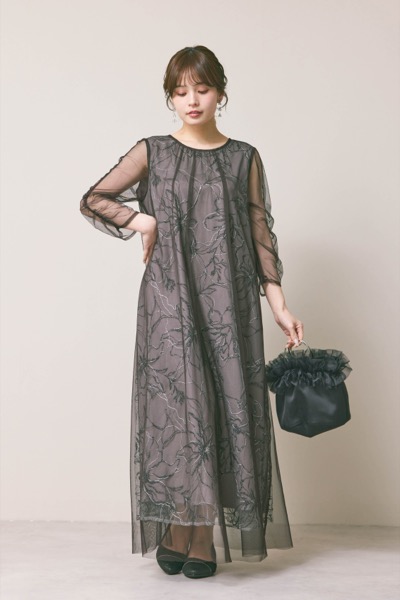 チャコールのシアーペタルレイヤードドレス