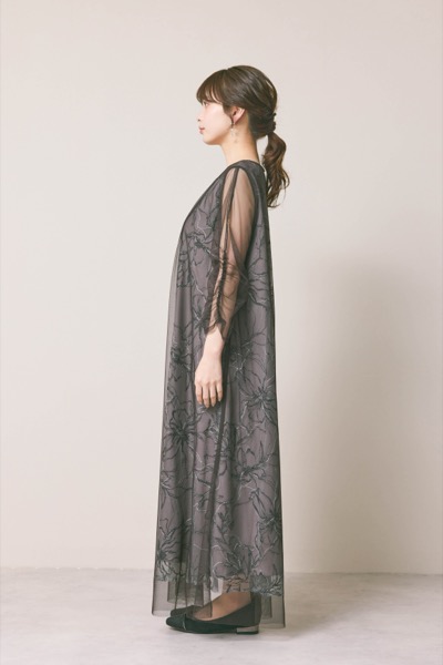 チャコールのシアーペタルレイヤードドレス