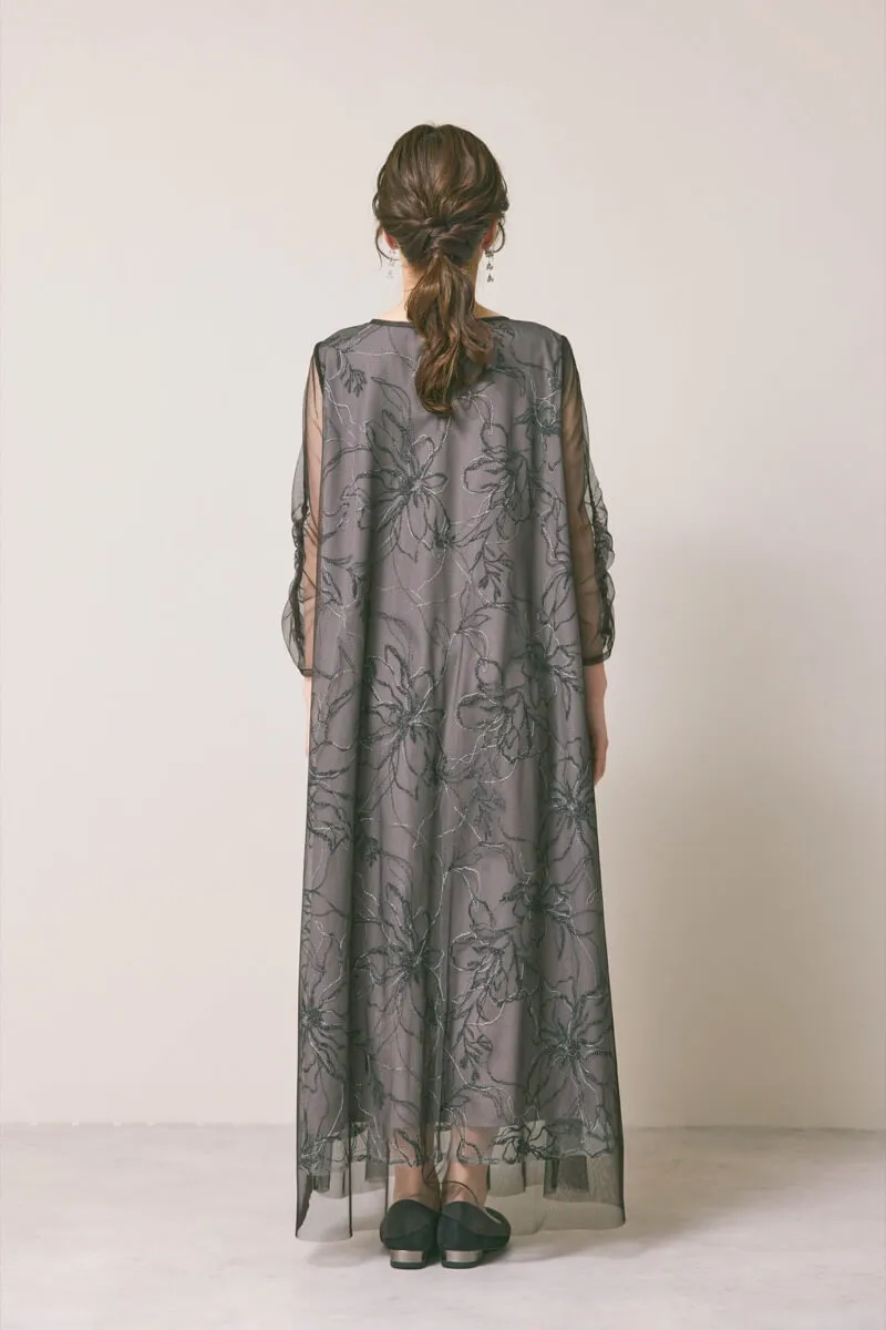 チャコールのシアーペタルレイヤードドレス