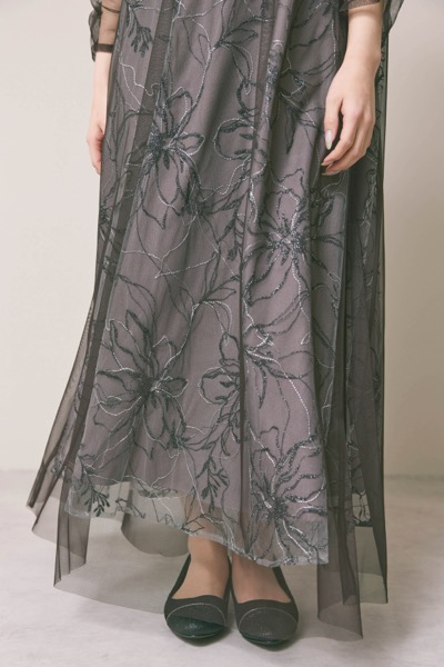 チャコールのシアーペタルレイヤードドレス