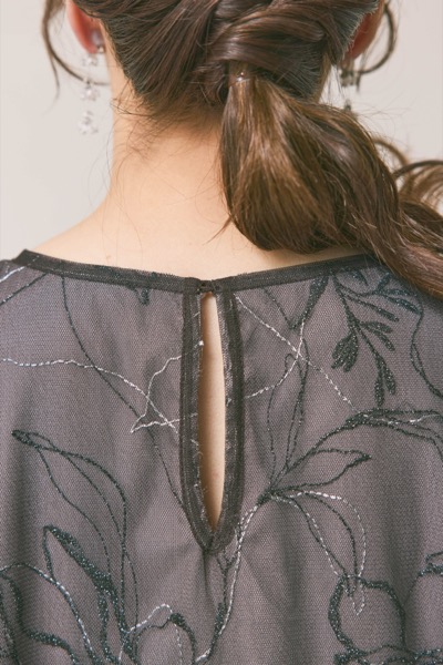 チャコールのシアーペタルレイヤードドレス