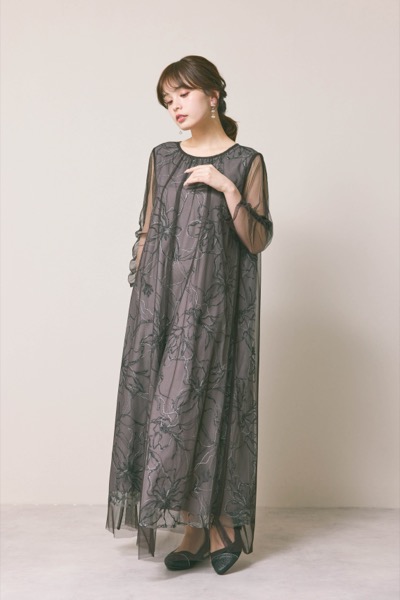 チャコールのシアーペタルレイヤードドレス