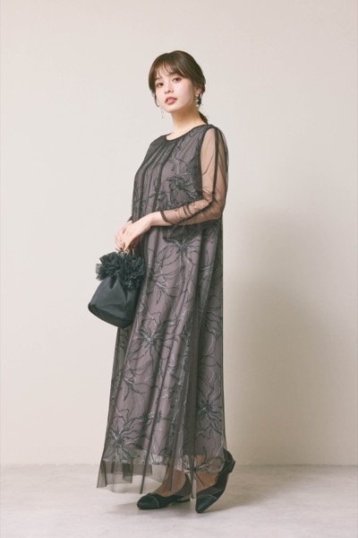 チャコールのシアーペタルレイヤードドレス