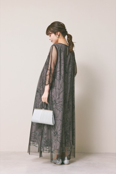 チャコールのシアーペタルレイヤードドレス