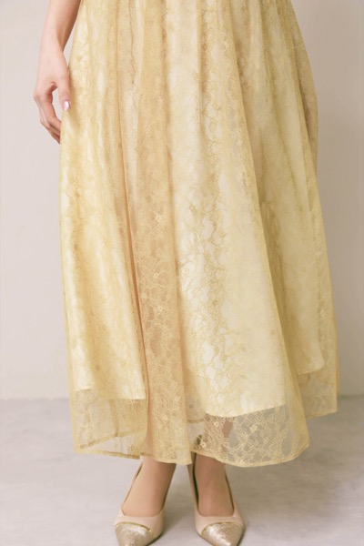 イエローのギャザースリーブレースアップドレス