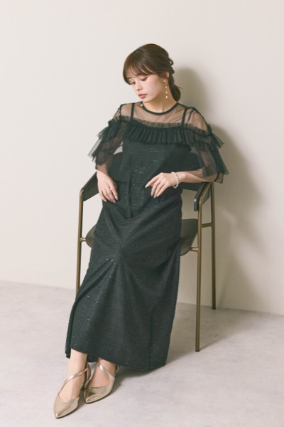 ブラックのフリルチュールチェック柄ドレス