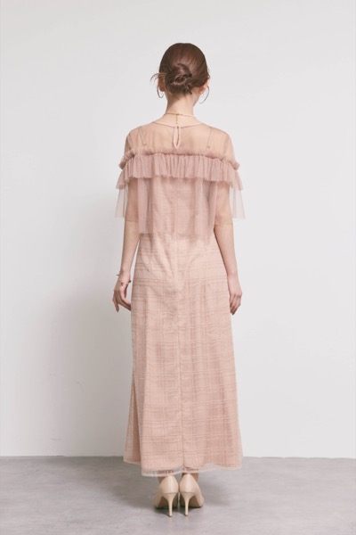 サーモンピンクのフリルチュールチェック柄ドレス