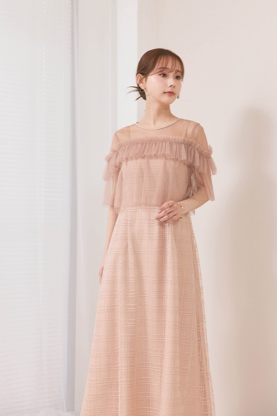 サーモンピンクのフリルチュールチェック柄ドレス