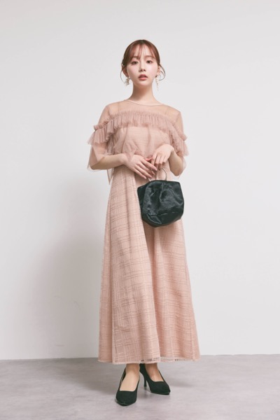 サーモンピンクのフリルチュールチェック柄ドレス