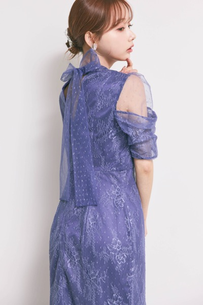 ダークブルーのシアーショルダーレースドレス