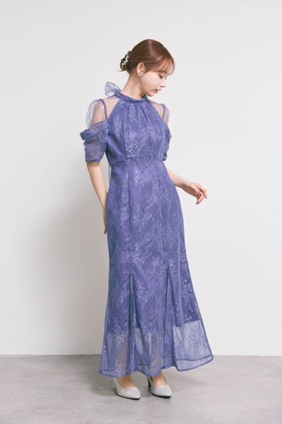 ダークブルーのシアーショルダーレースドレス