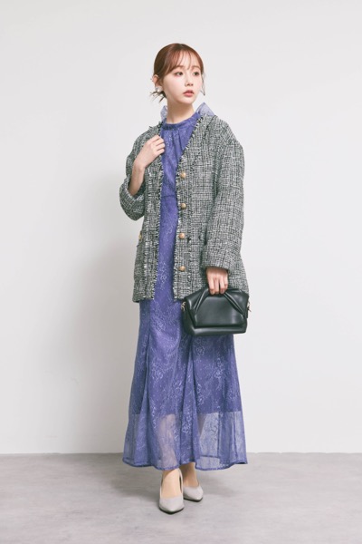 ダークブルーのシアーショルダーレースドレス