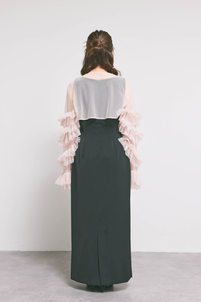 ブラック×ピンクのラッフルスリーブボレロセットドレス