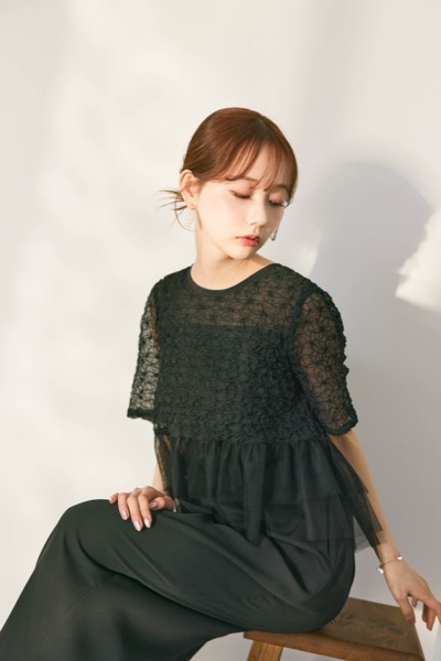 ブラックのティアードチュールオールインワンドレス