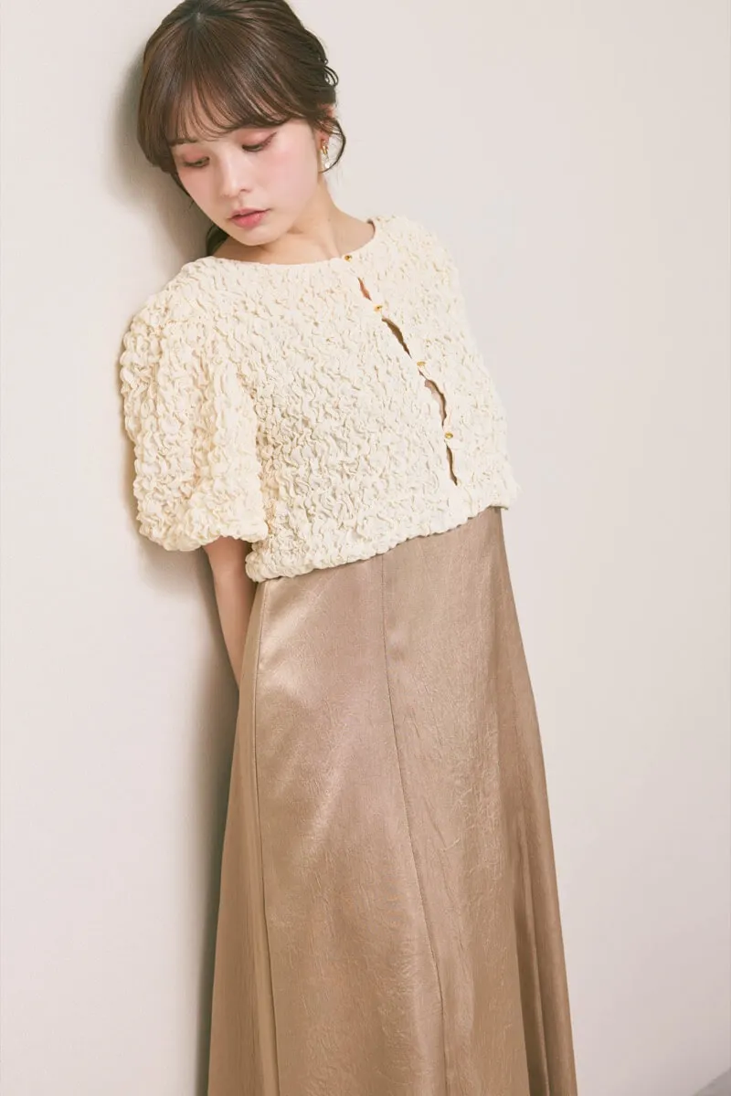 ベージュのシャーリングブラウスセットドレス