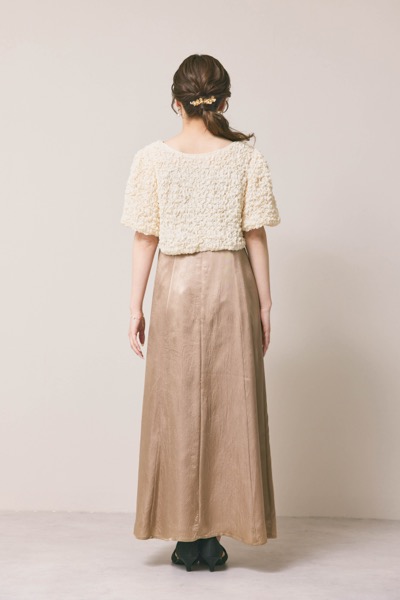 ベージュのシャーリングブラウスセットドレス