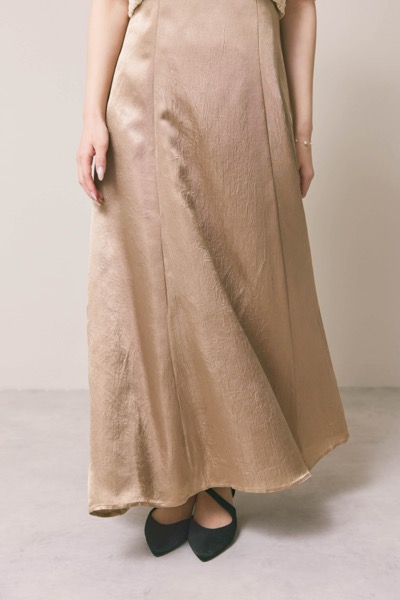 ベージュのシャーリングブラウスセットドレス