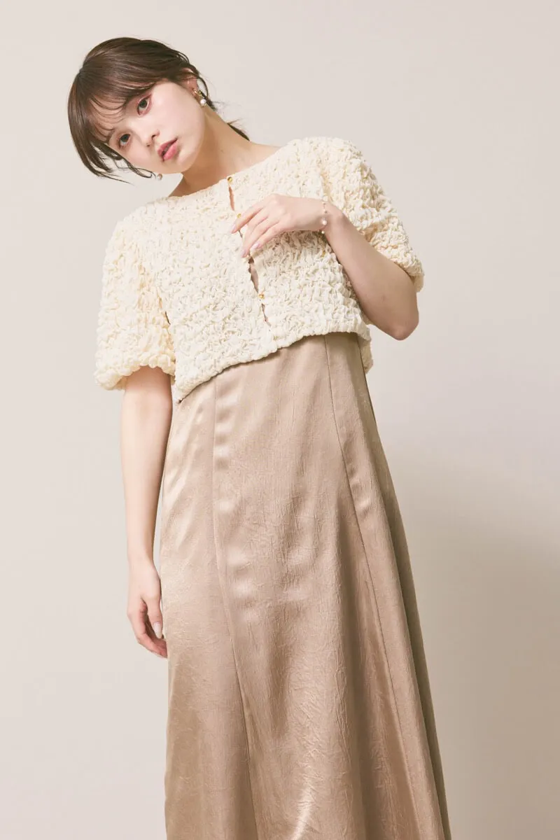 ベージュのシャーリングブラウスセットドレス