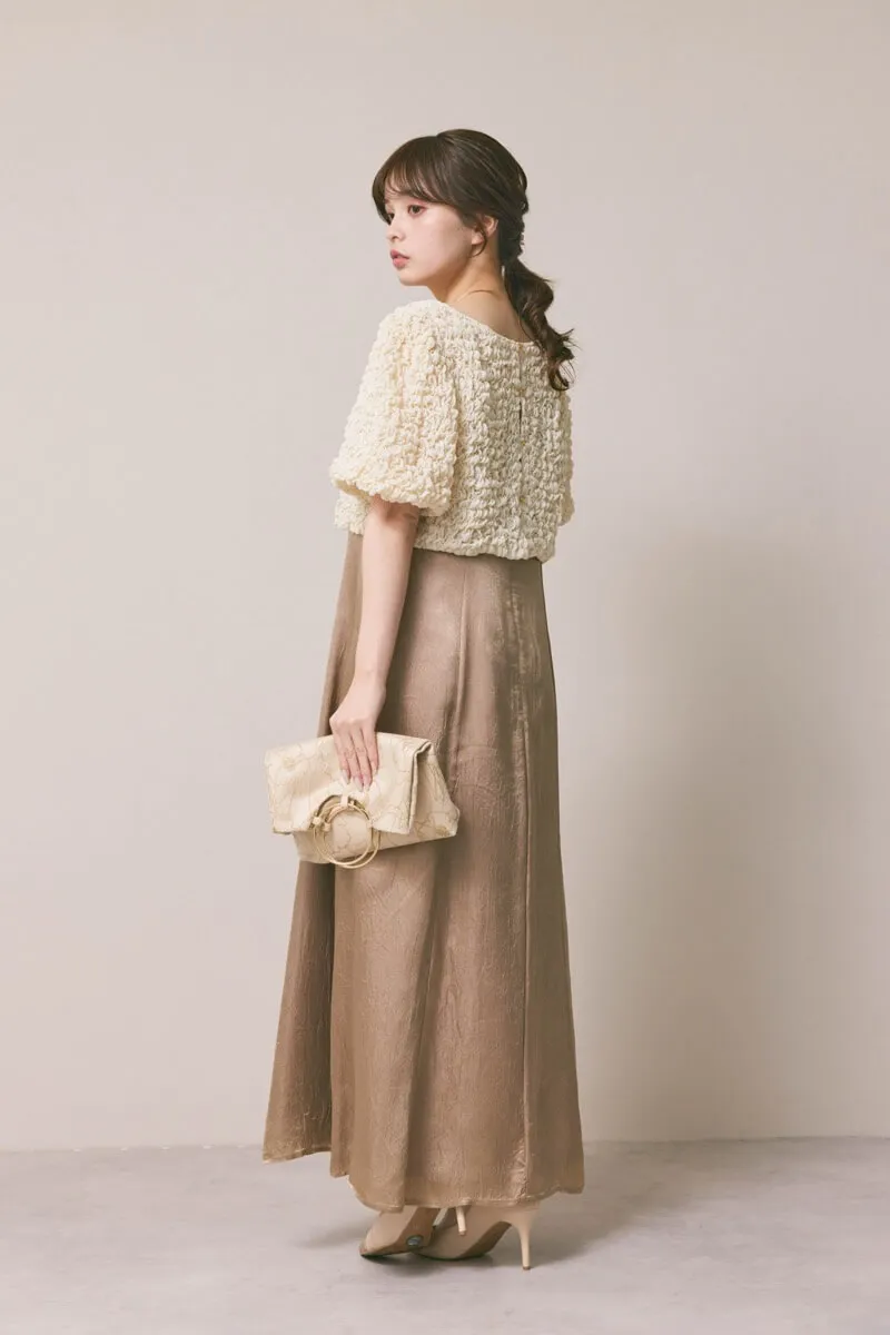 ベージュのシャーリングブラウスセットドレス